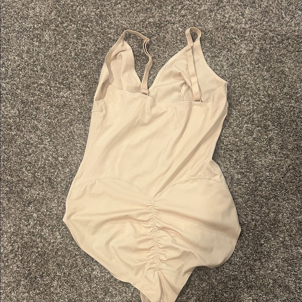 Chic Beige Ruched Shapewear - Picture 2 of 4